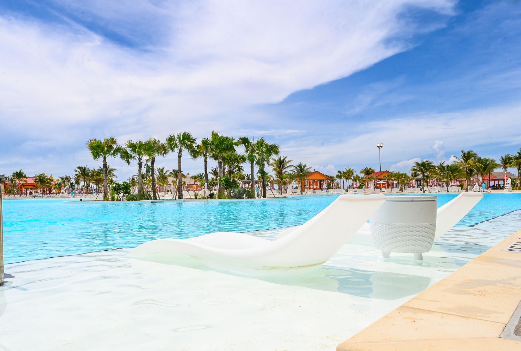 CELV12_CalypsoLagoonOvertheLagoonCabana_WATERLOUNGERS_004.jpg