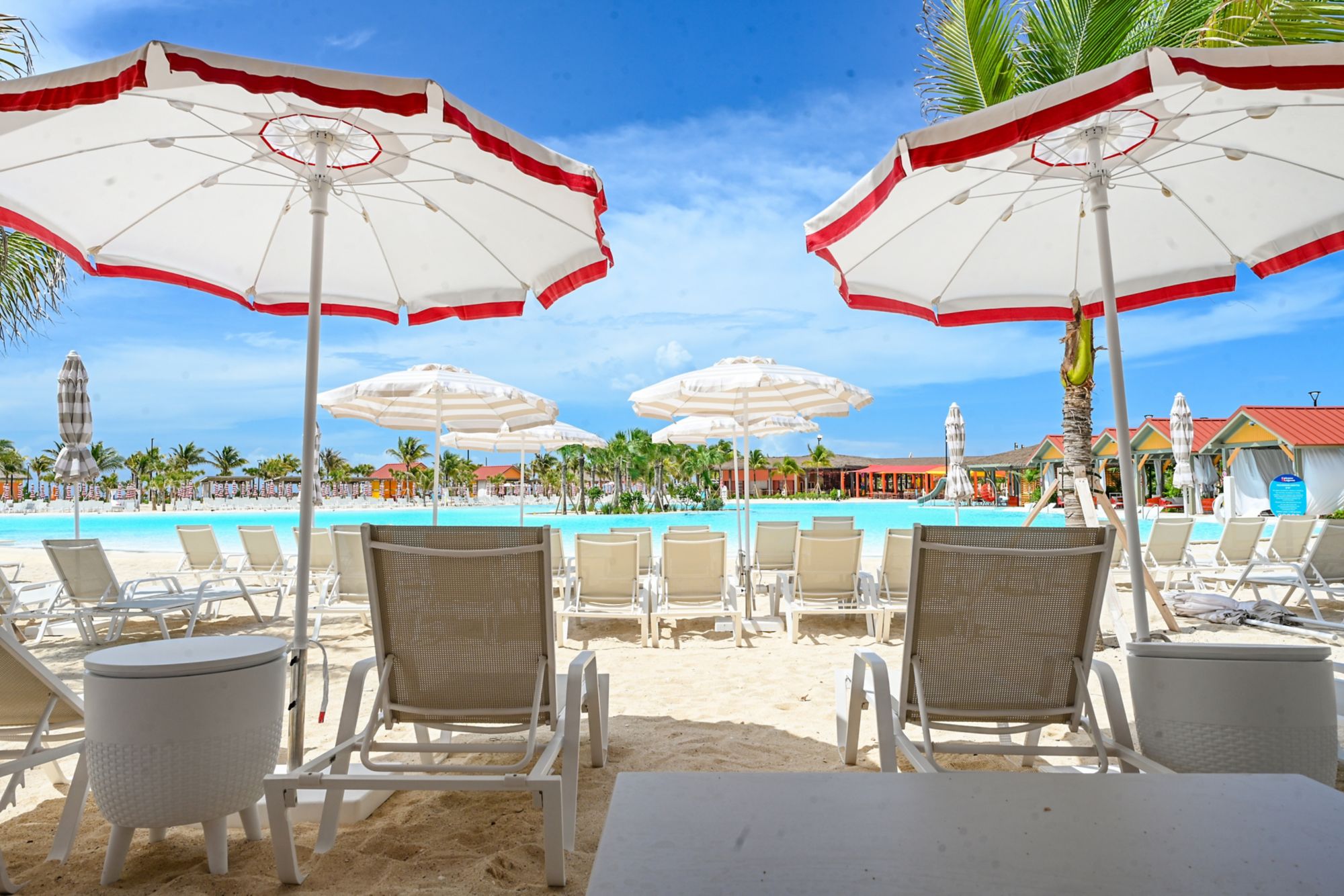 CELV16_CalypsoLagoonLargeCabana_INSIDELOOKINGOUTTOWARDSLAGOON_002.jpg
