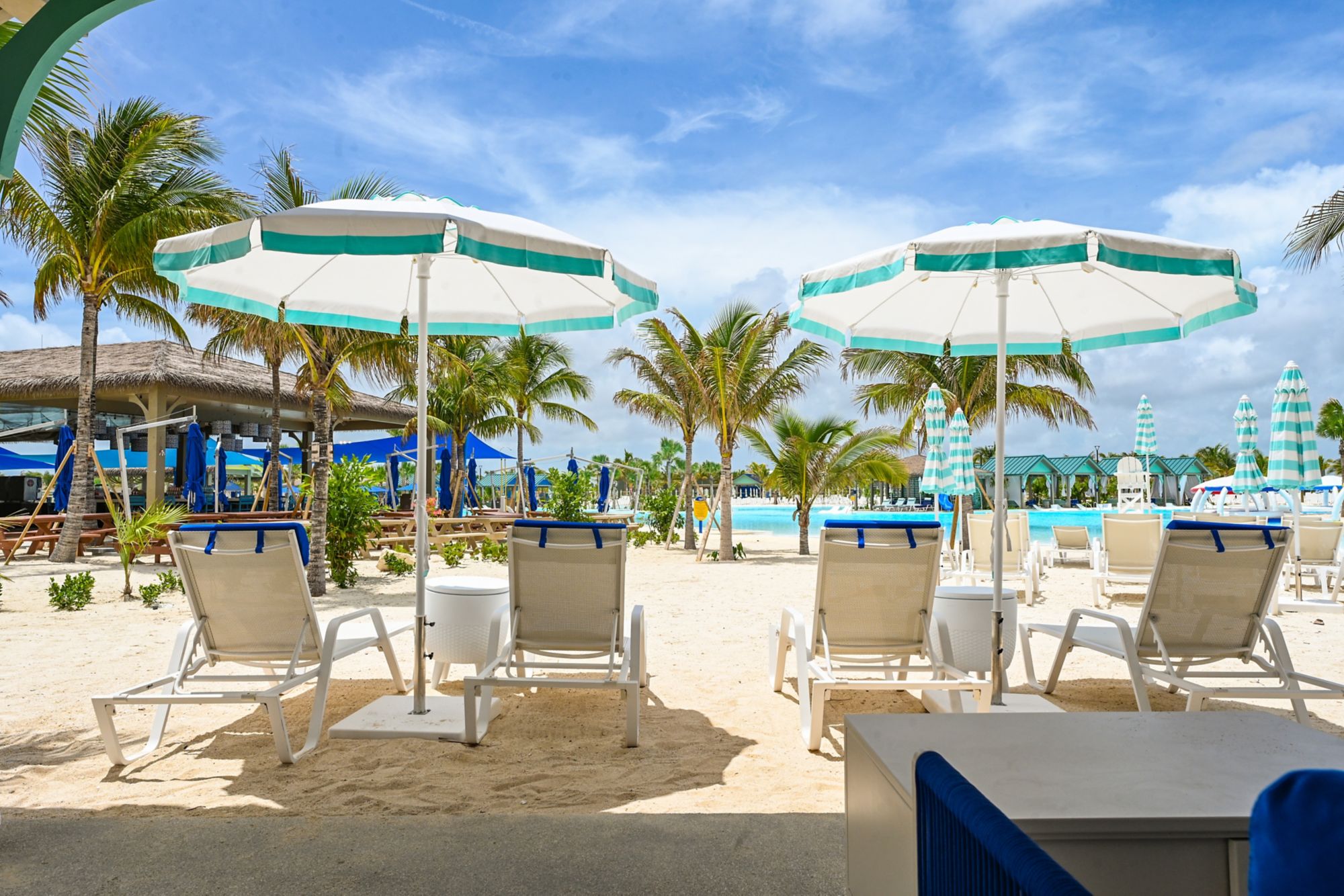 CELV17_StarfishLagoonLargeCabana_INSIDELOOKINGOUTTOWARDSLAGOON_002.jpg