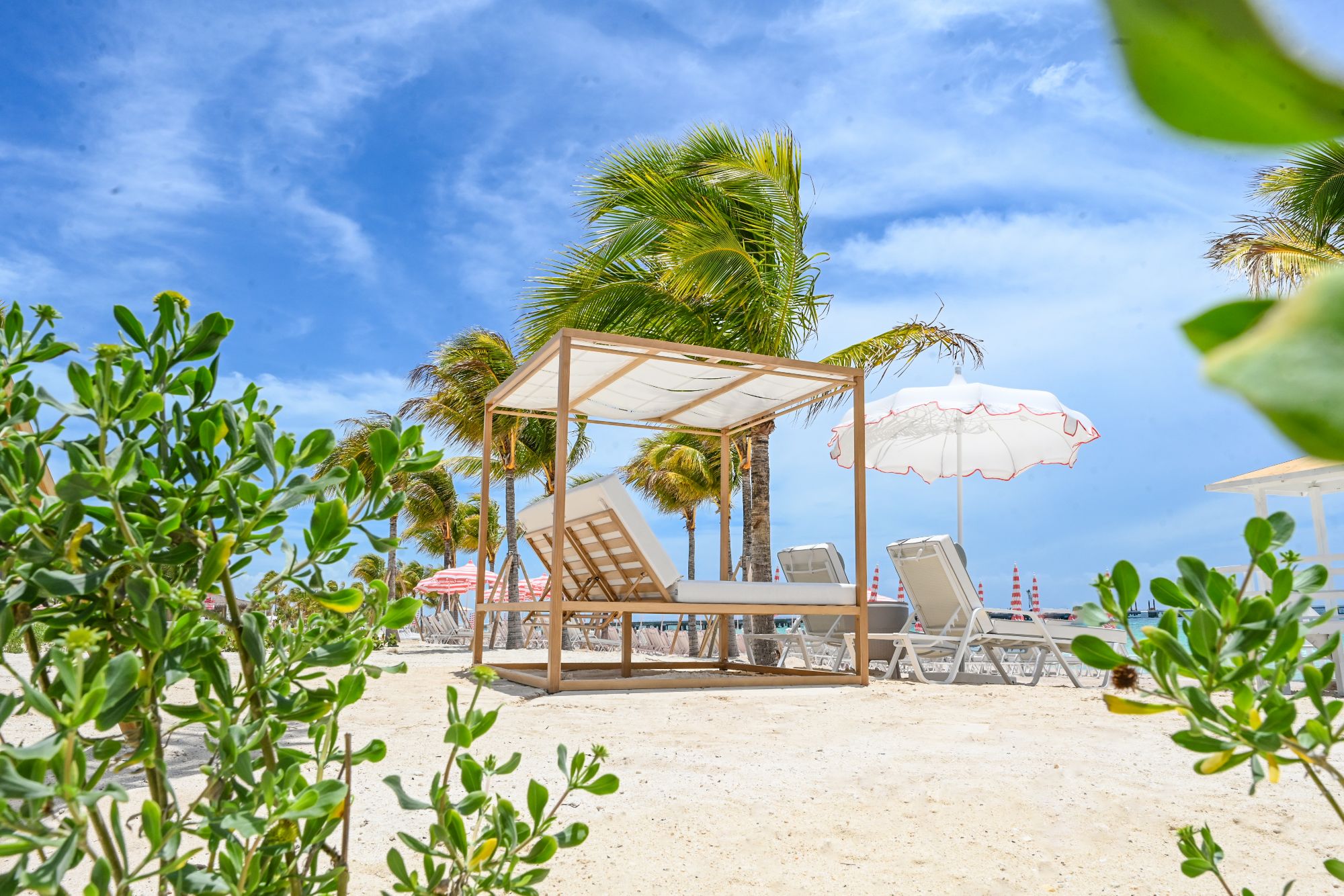 Loungebett am Pearl Cove Beach Club (ab 18 Jahren)