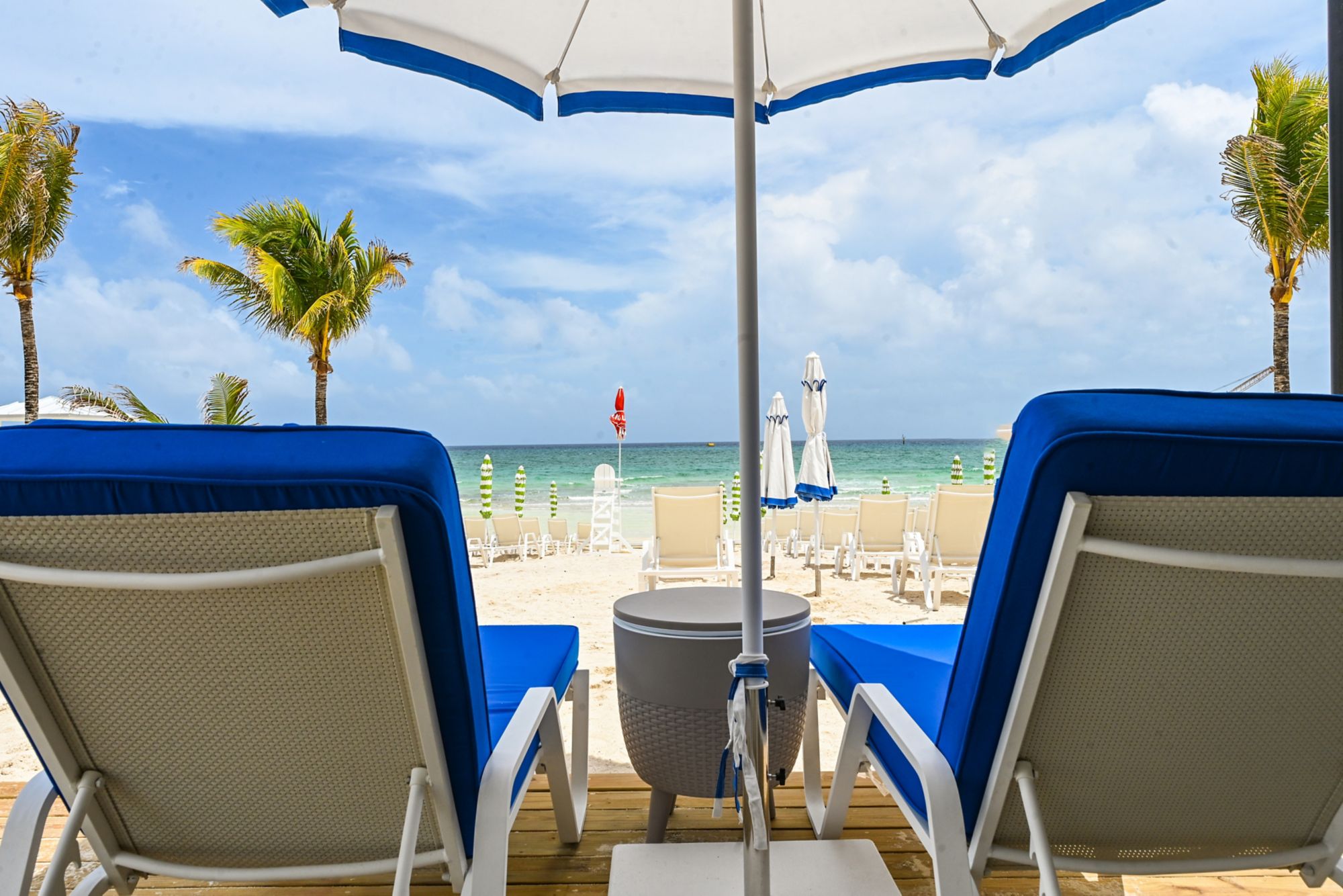 CELV34_StarfishBeachSuperVilla_INSIDELOOKINGOUT_004.jpg