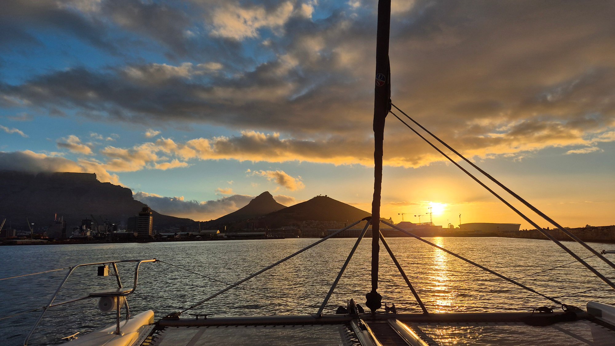 Exklusiv: Abendliche Bootsfahrt mit Sonnenuntergang