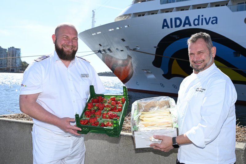 Heimat auf dem Teller - Deutscher Spargel und Erdbeeren aus der Region an Bord  der AIDA Schiffe
