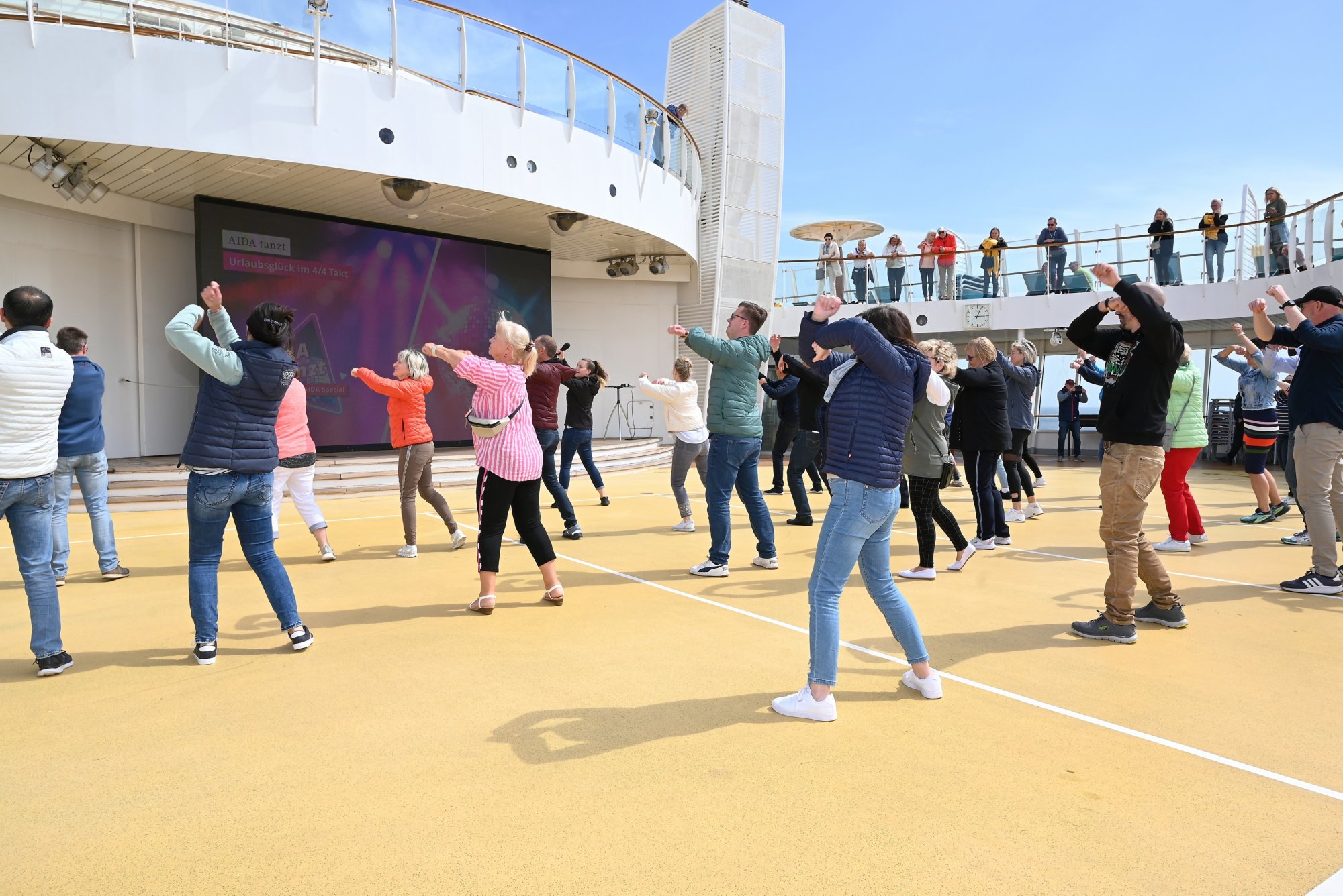 Dance Event auf dem Pooldeck