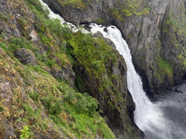 EID04_wasserfall_2025_DI_hoch.jpg