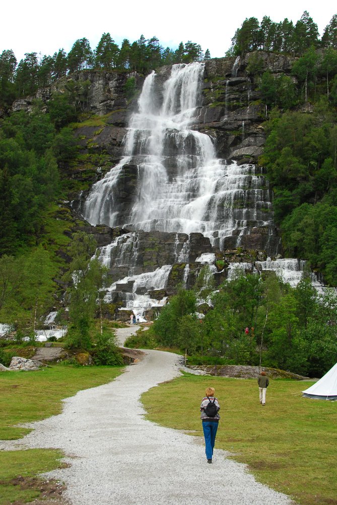 More info: http://www.worldwidewaterfalls.com/waterfall-database/?wcteid=1124