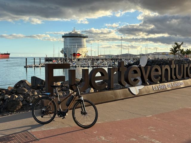 FUEB13_SchriftzugmitBike_CO-2024_003.jpg