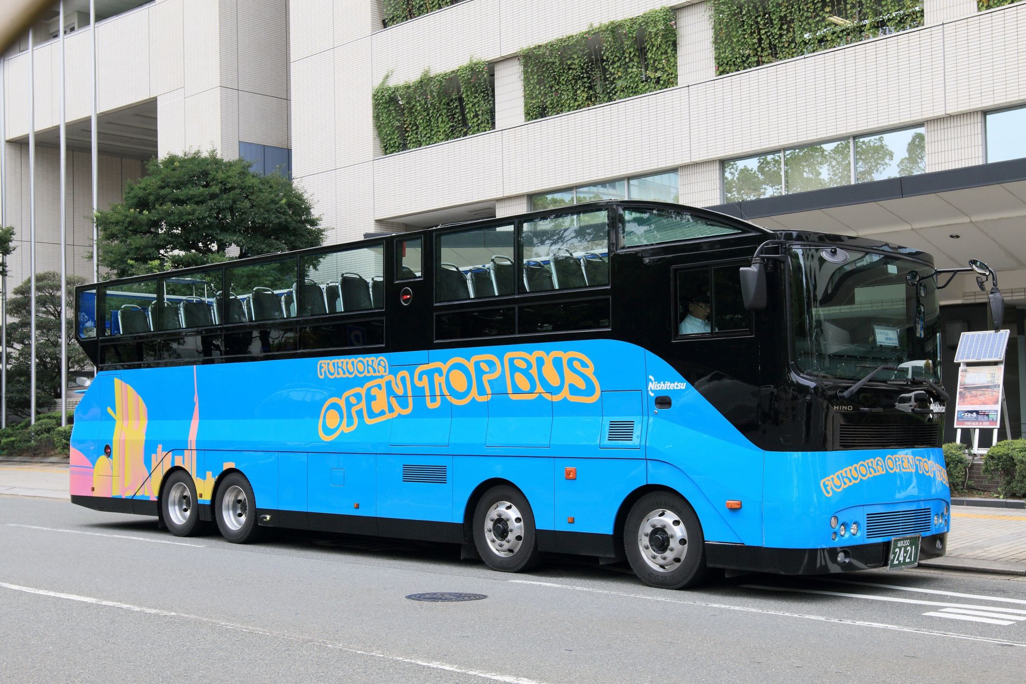 FUO09_OpenTopBus-3.jpg
