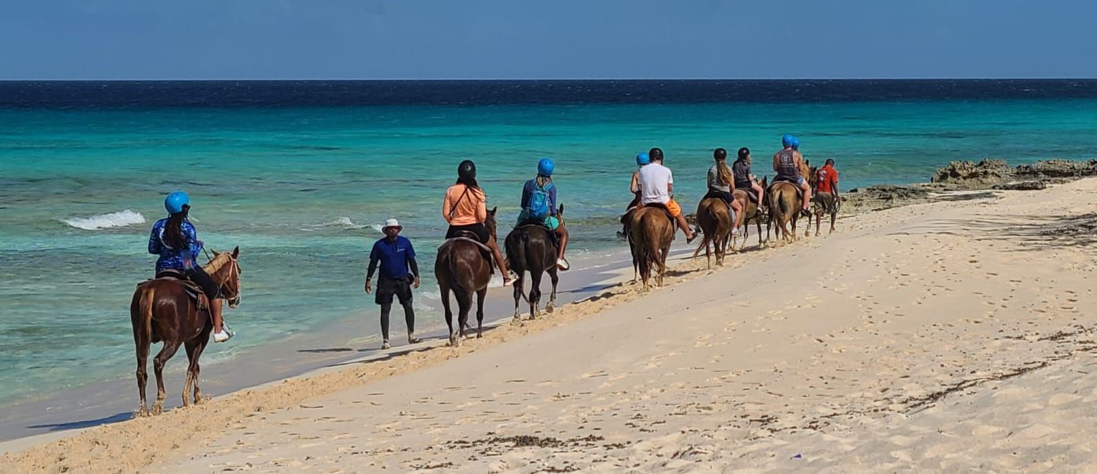 GDT04_GrandTurk_HorseRiding_Beach1_Water_2026_quer.jpg