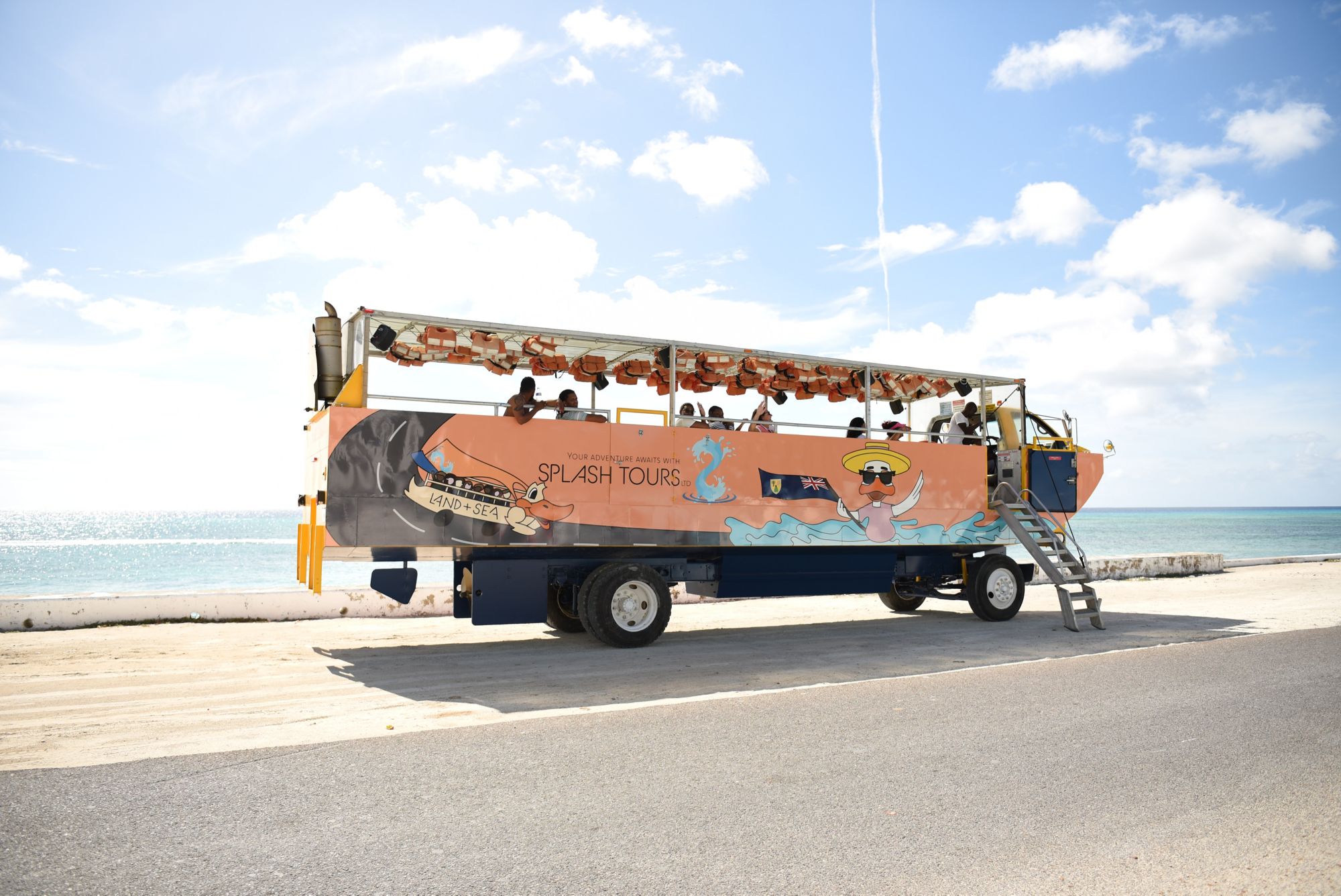 GDT29_GrandTurk_Amphibienbus_Fahrzeug_2026_SplashTours_quer.JPG