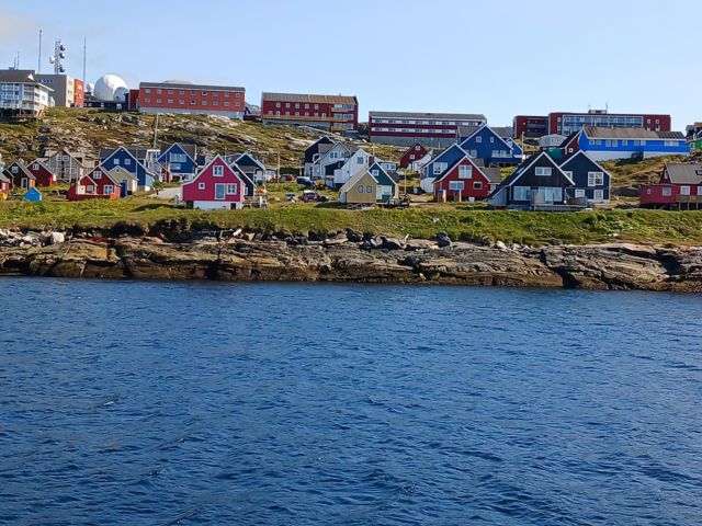 Mit dem Boot durch die Fjorde Nuuks