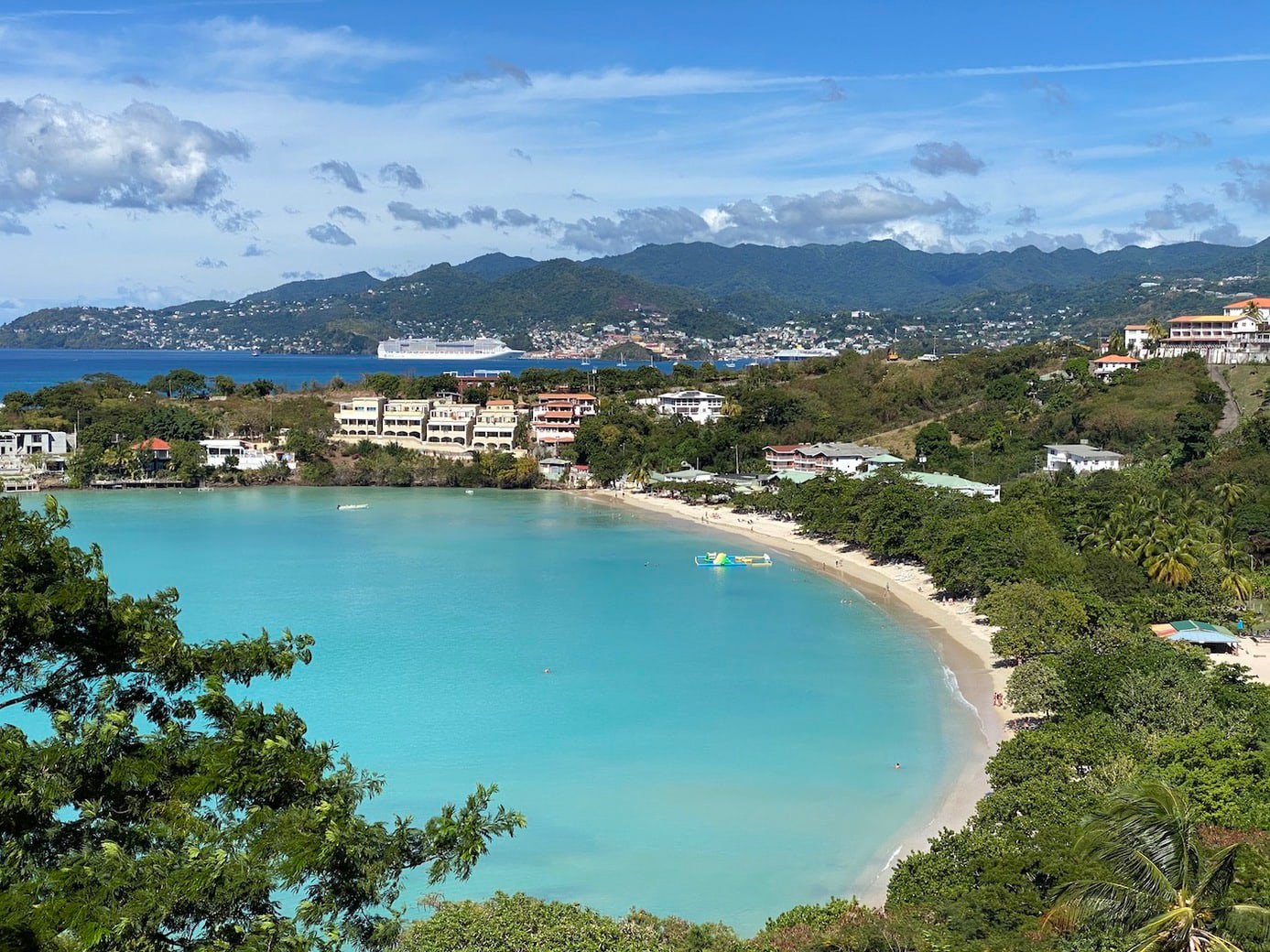 Grenada genießen: Rum & Strandtraum