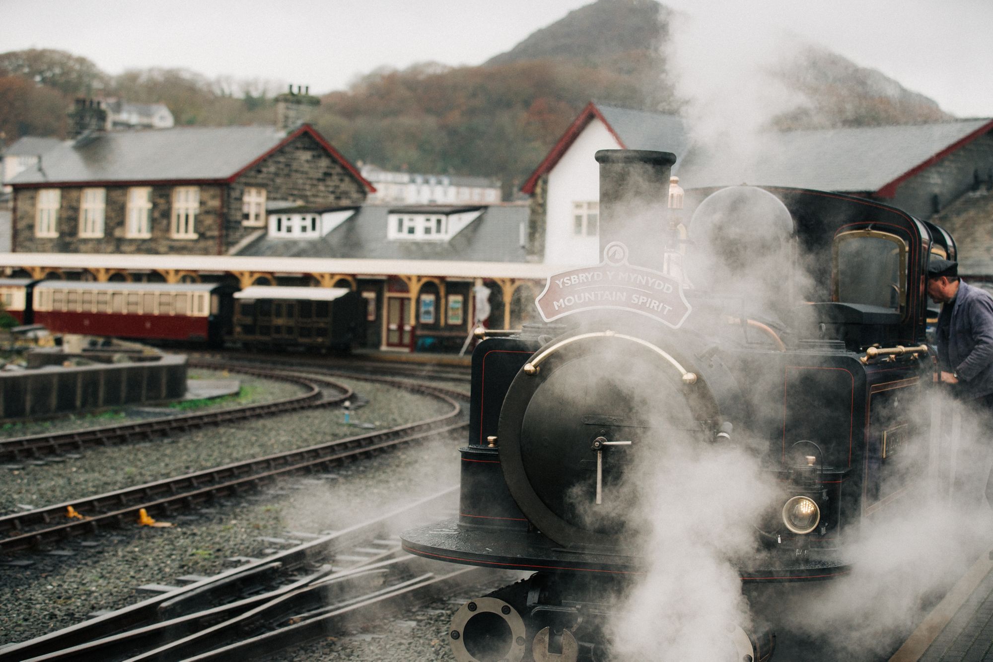 HLY01_ffestiniog-railway-at-porthmadog-north-wales_002.jpg