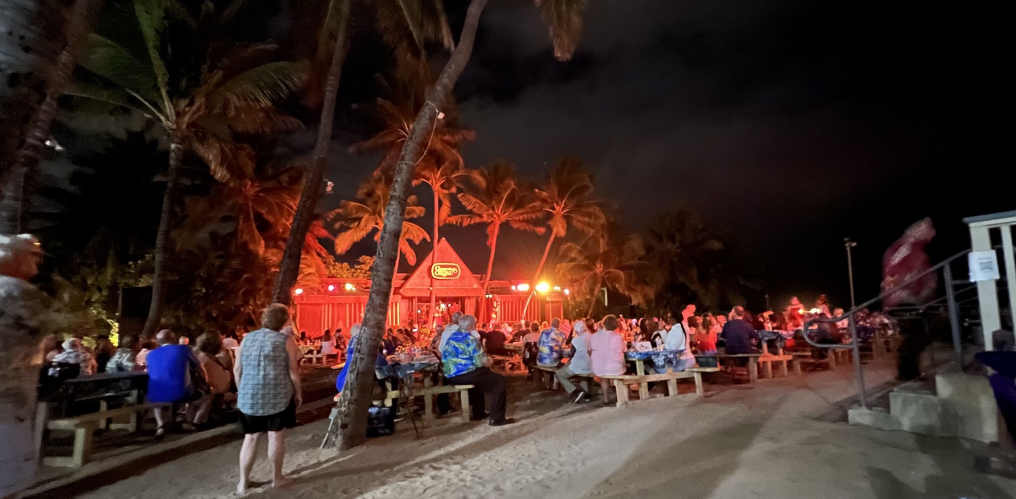Polynesischer Zauber bei Sonnenuntergang