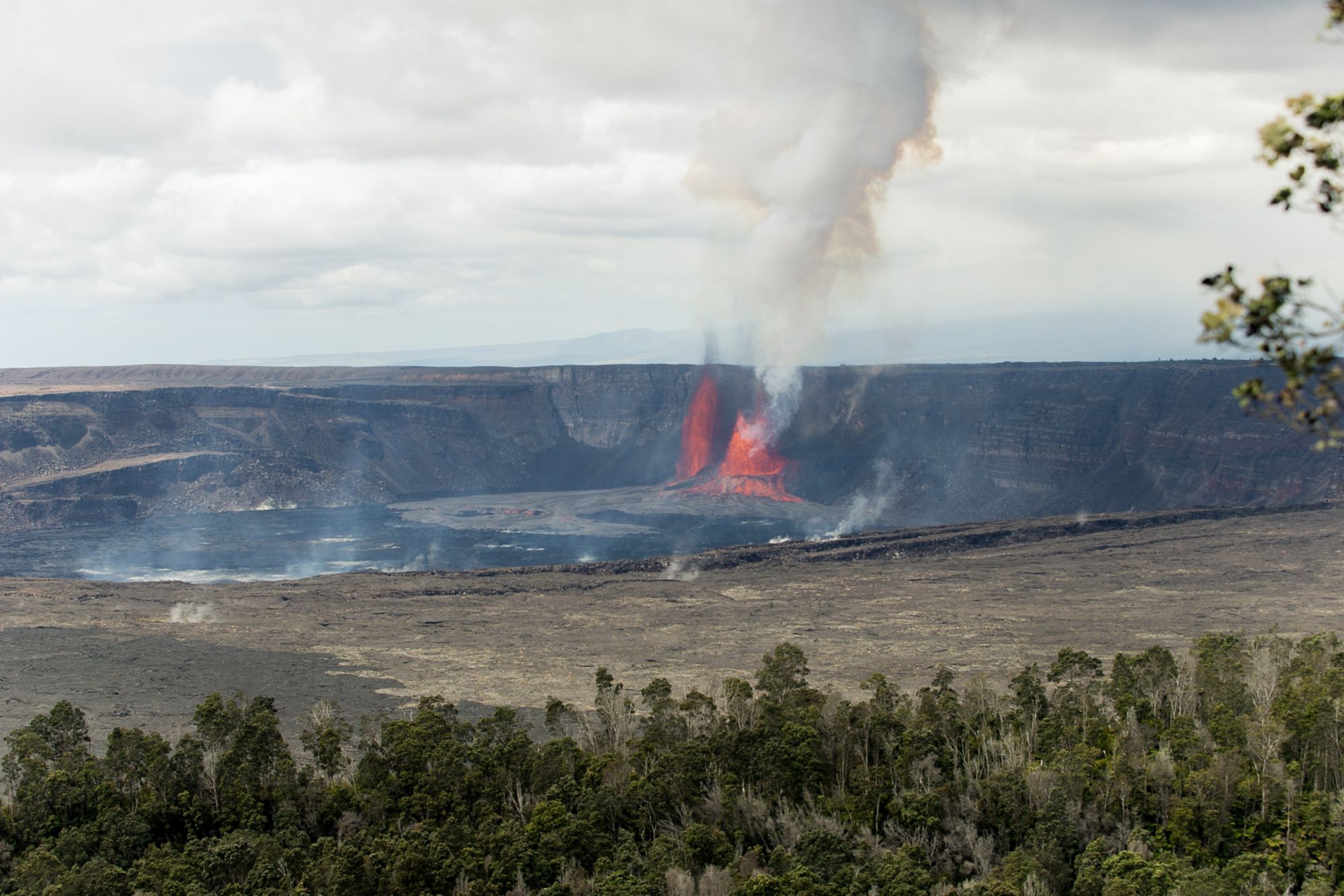 ITO06_VolcanoView_ShowYouHawaii_2025_quer.jpg