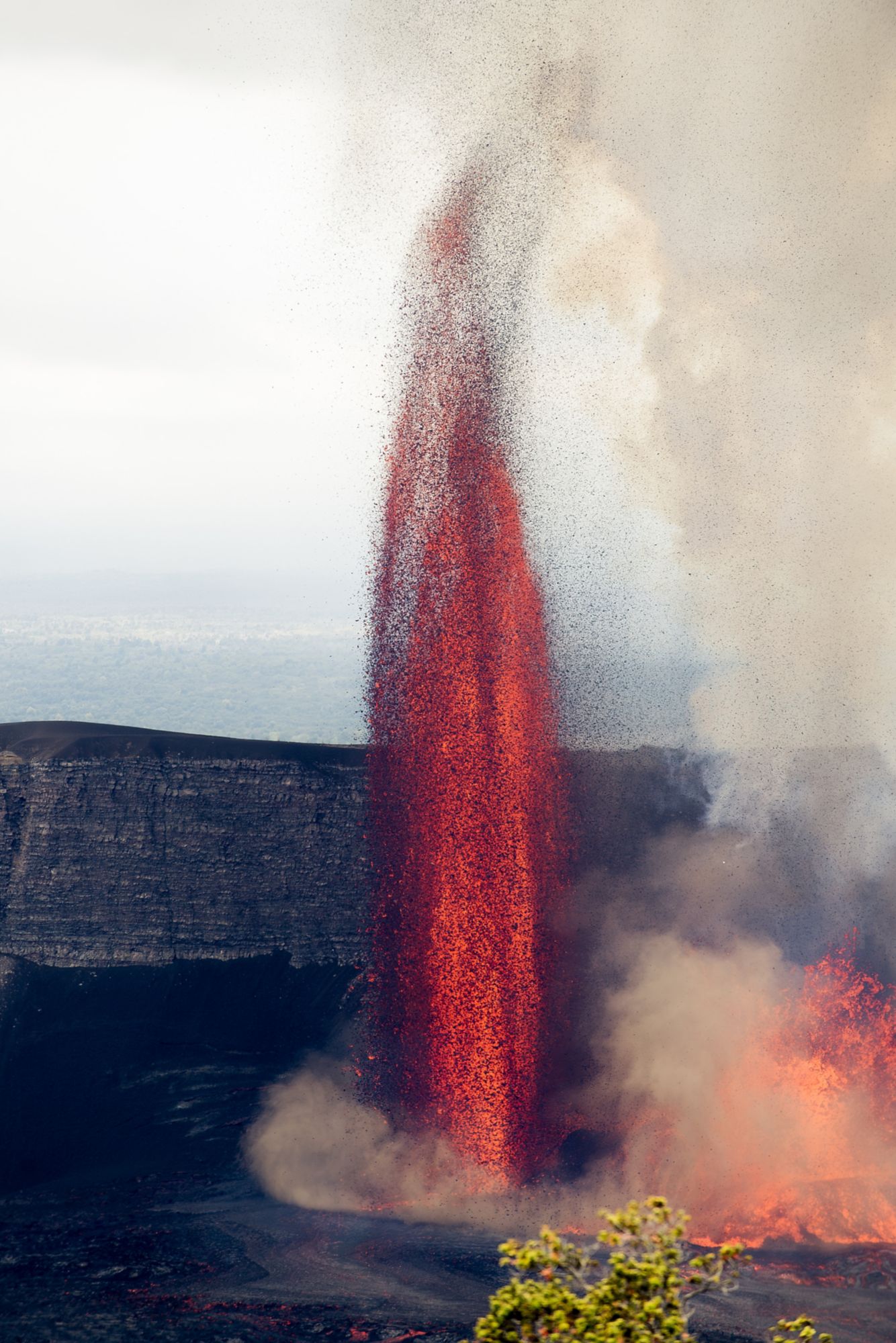 ITO06_Volcano_ShowYouHawaii_2025_quer.jpg