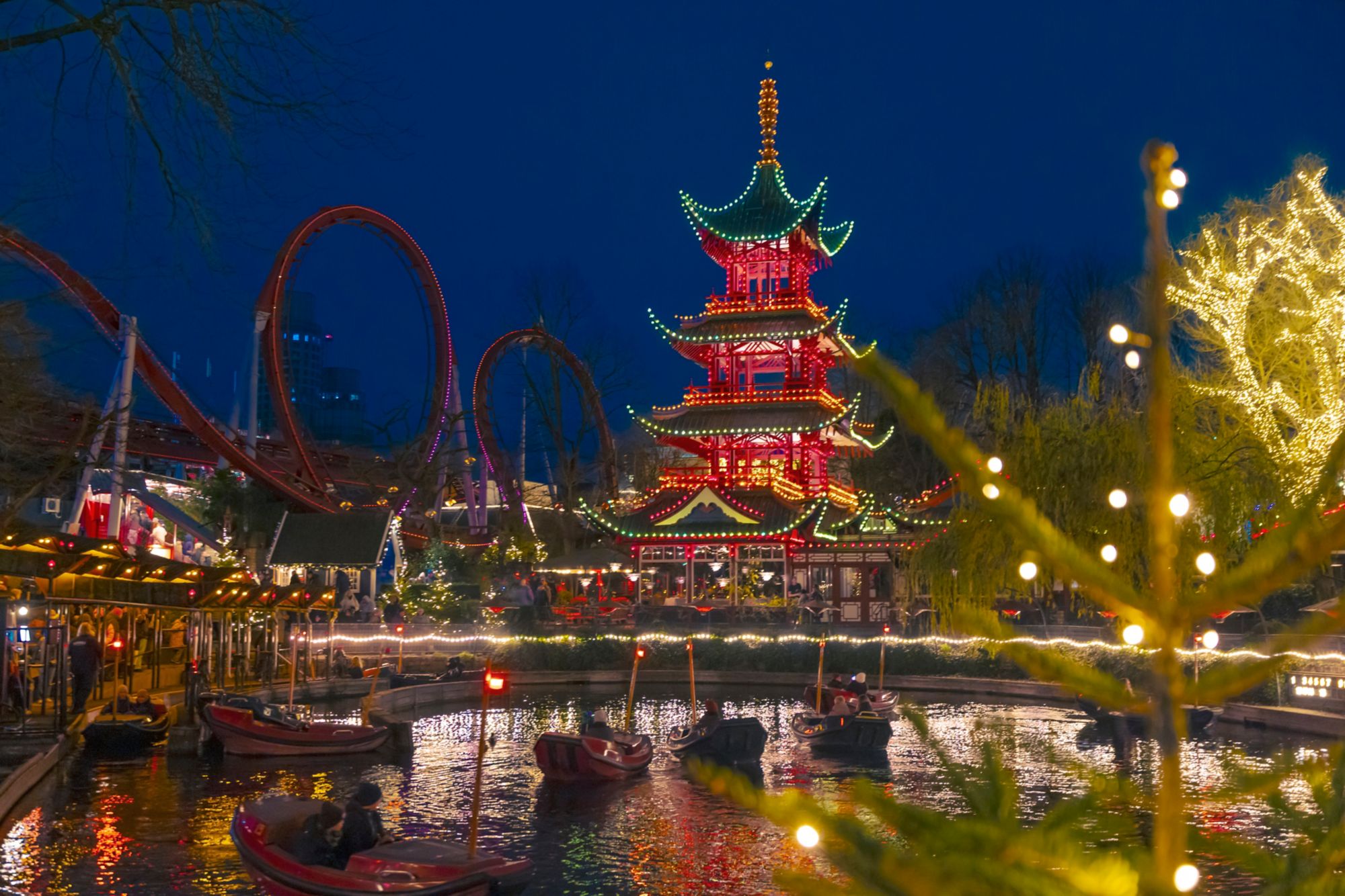 KOP13_chinesischerPavillionundKarussellsatnight_BG_quer_001.jpg