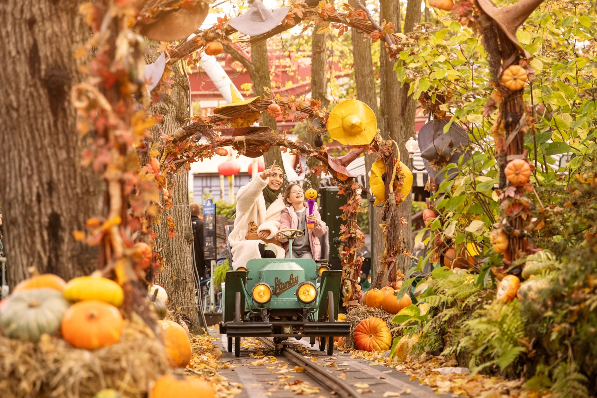 KOP31_TivoliHalloween_Frau_Kind_Wagen_BG_quer_2026_007.jpg