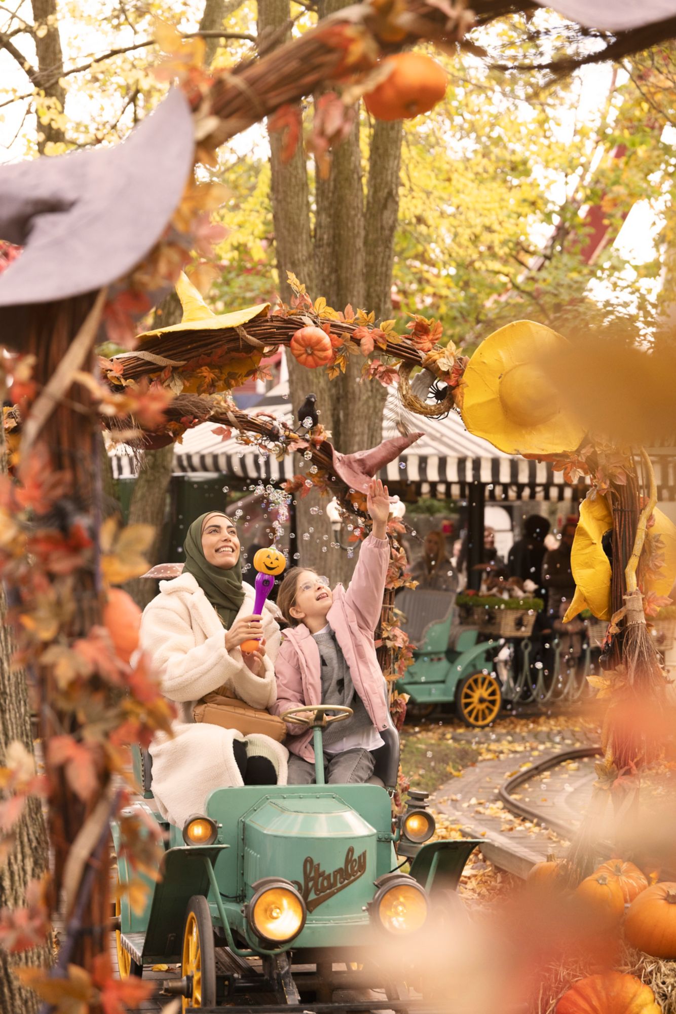 KOP31_TivoliHalloween_Frau_Kind_Wagen__BG_hoch_2026_008.jpg