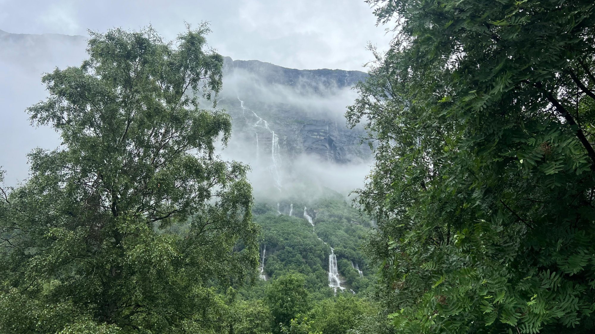 Wanderung zum höchsten Wasserfall Europas: Vinnufossen