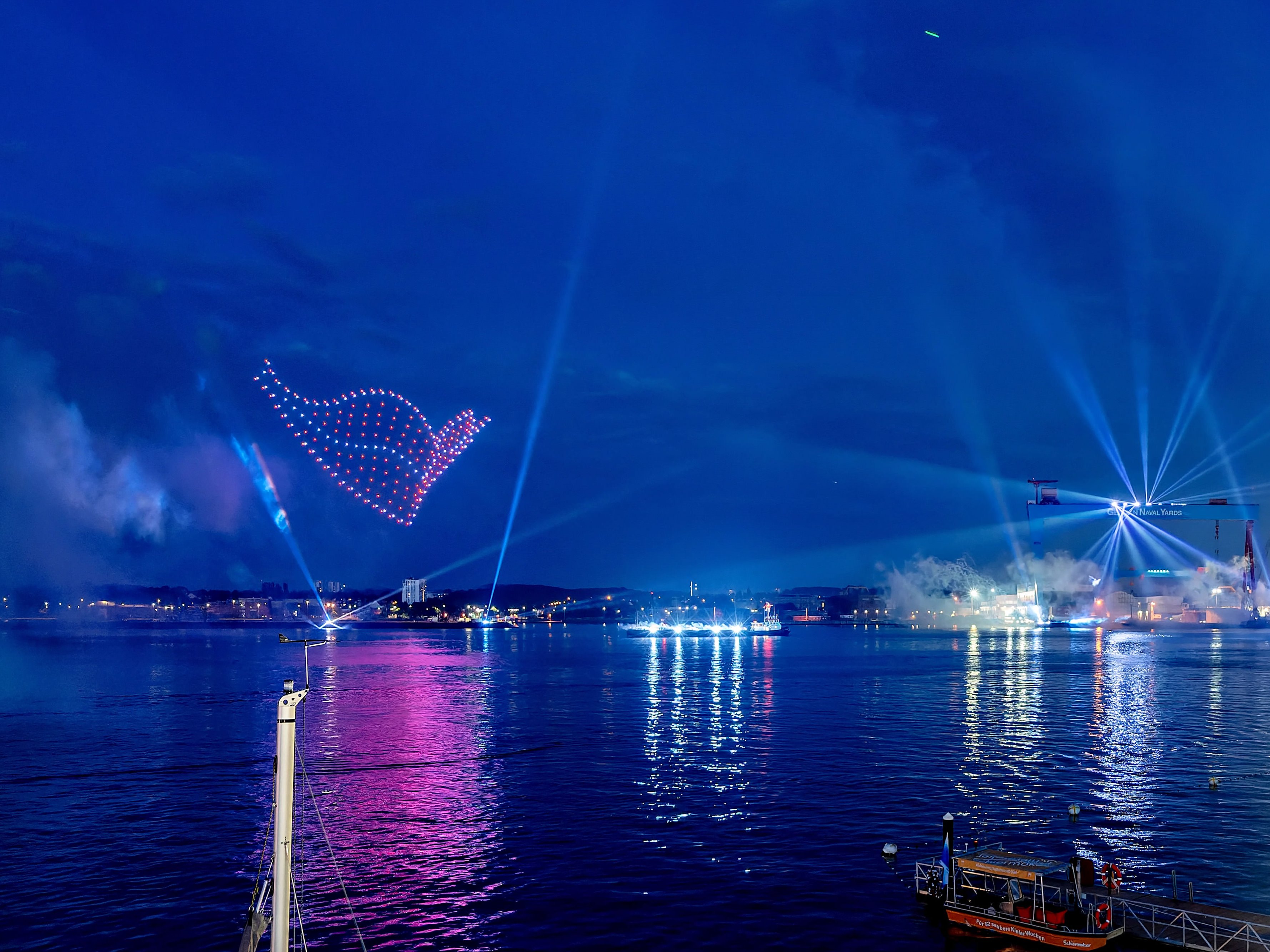 Lichtershow Abschlussinszenierung der Kieler Woche