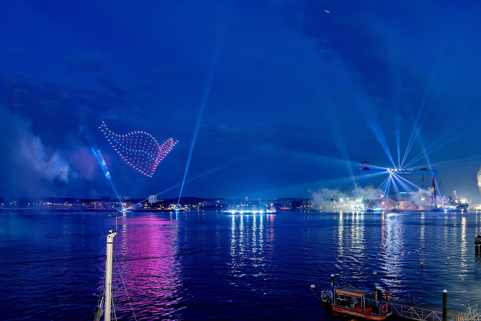 Lichtershow der Kieler Woche Abschlussinszenierung