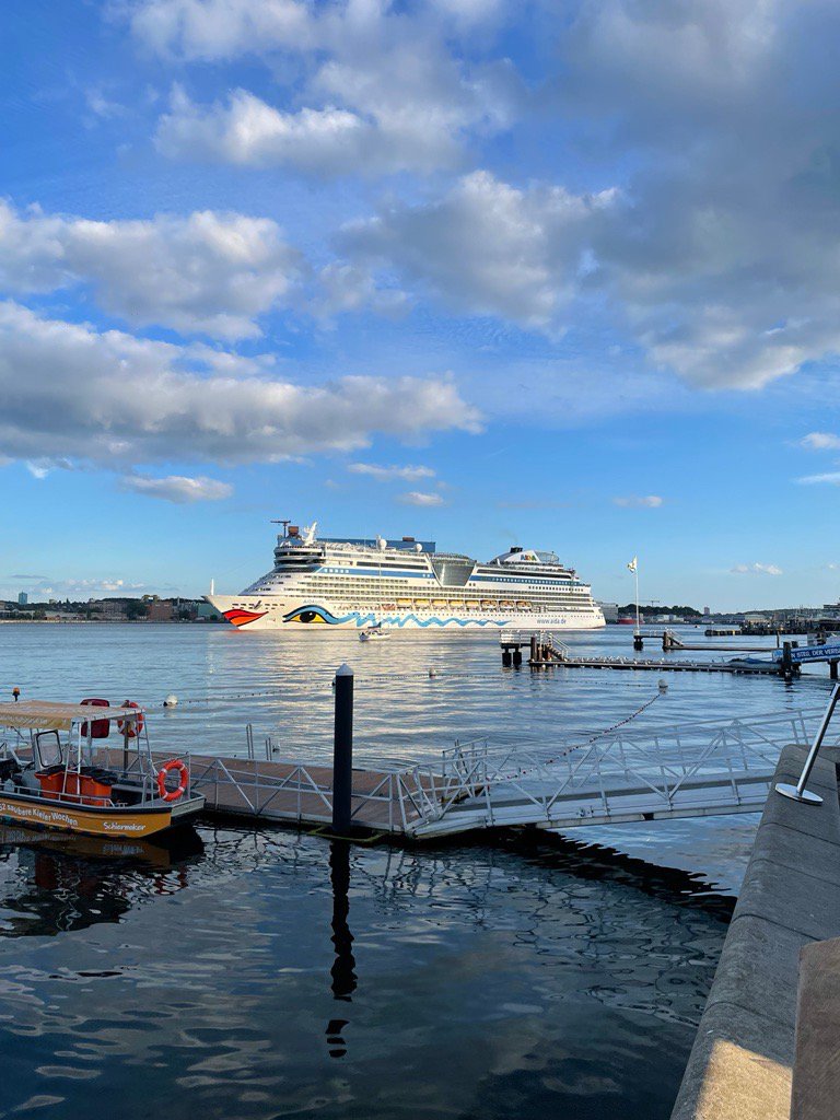 AIDA Schiff im Kieler Hafen