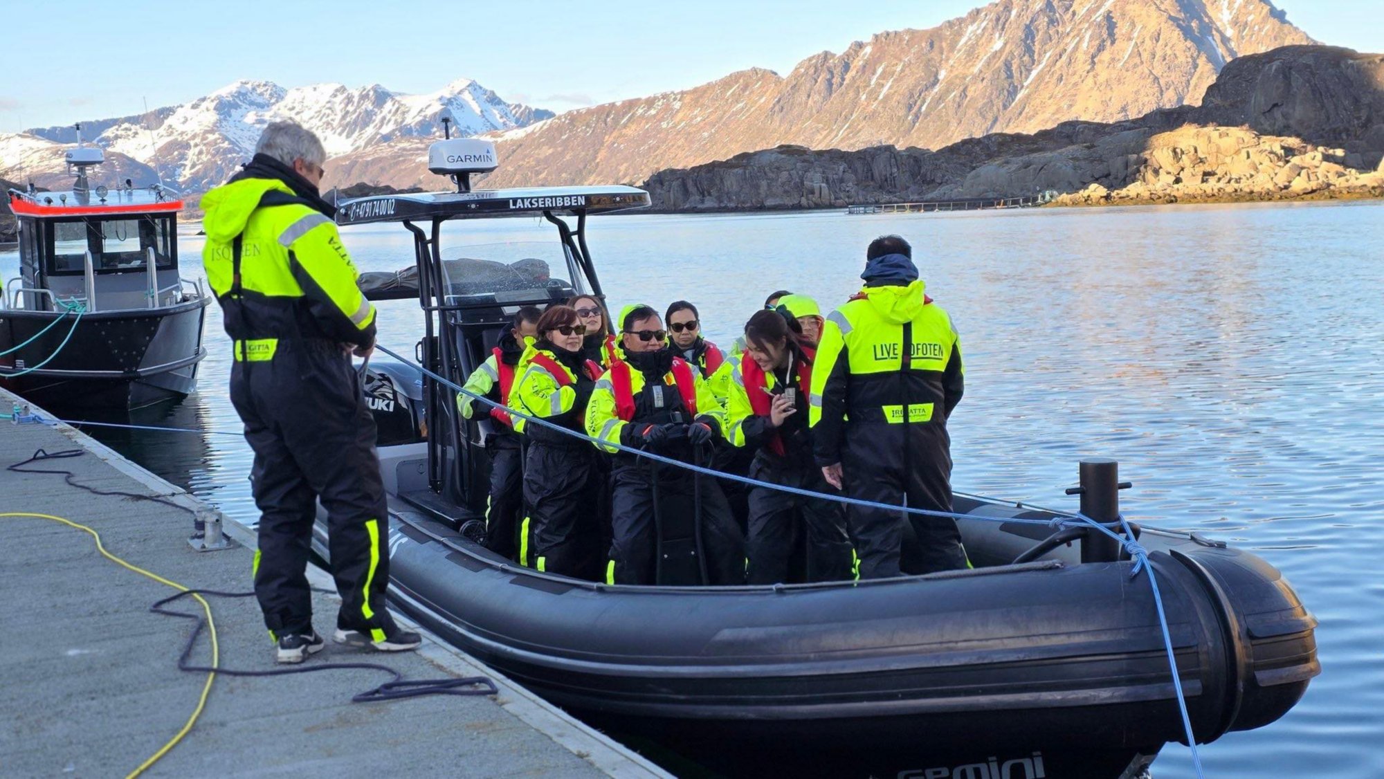 Rasante Fahrt auf dem Buksnesfjord 