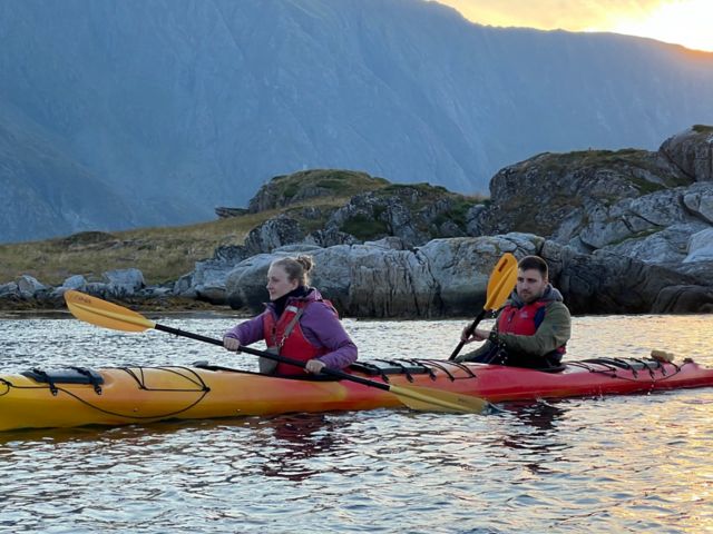 Mit dem Kajak durch die Küstenlandschaft der Lofoten