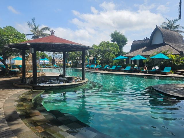 LOM04_GiliTrawanganpoolbeimRestaurant_ST_2025_quer.jpg
