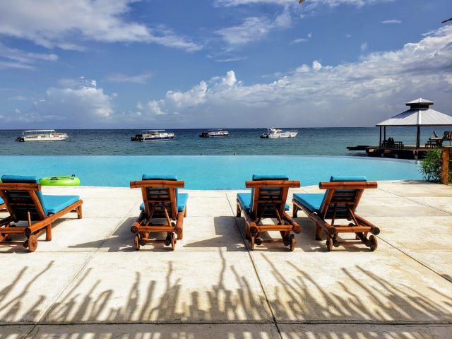 MOB_MOB03_ChukkaOceanOutpostatSandyBaySeasideInfinityPool_2025_quer.jpeg