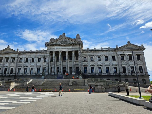 Komm an Land: Panoramafahrt durch Montevideo