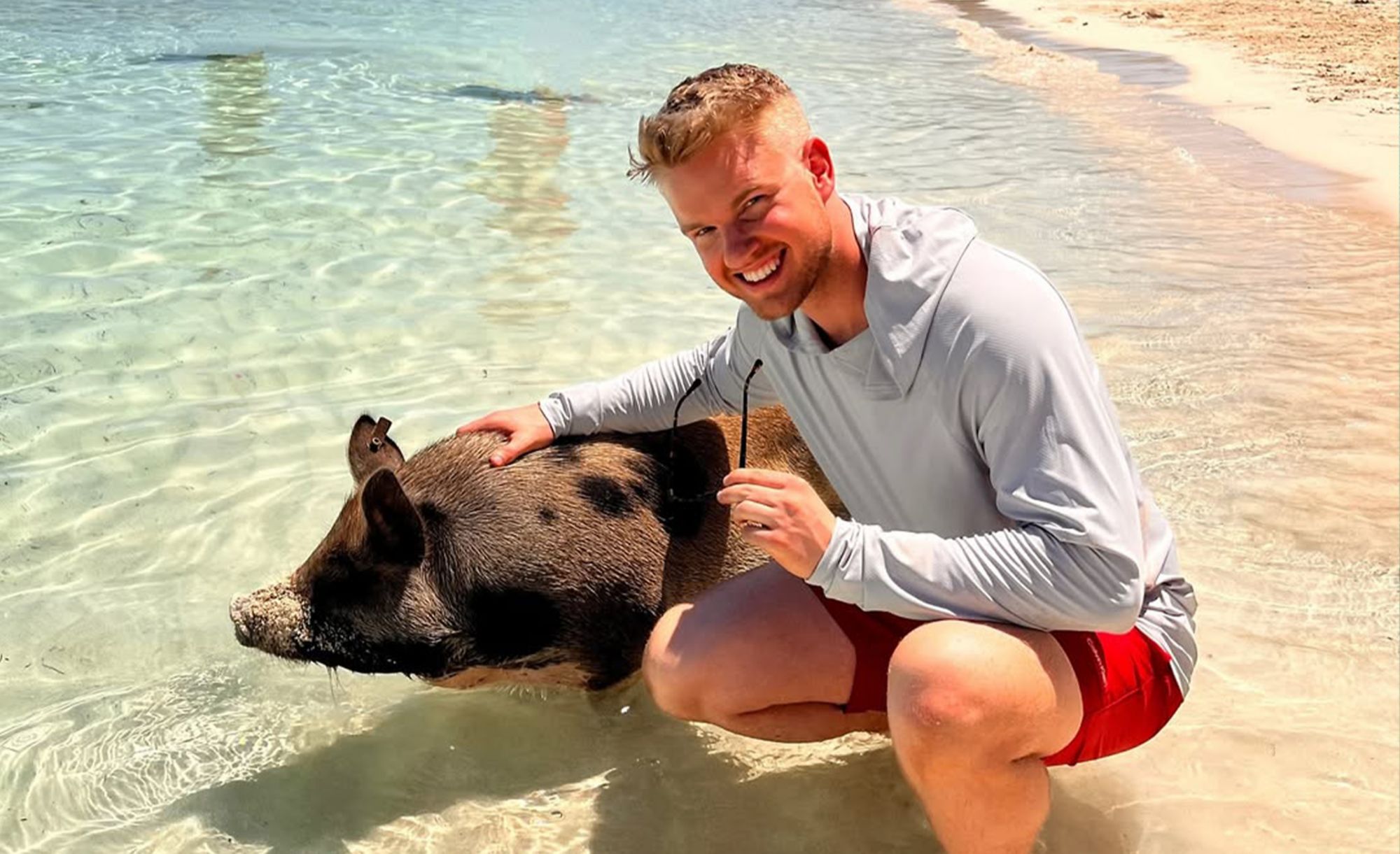 NAS31_Schwein_Posen_Strand_Mann_2026_quer_002.jpg