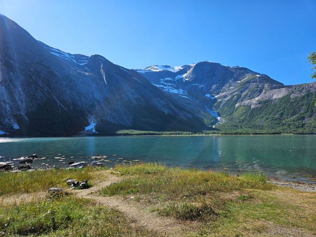 Fjordszenerie und Berglandschaft