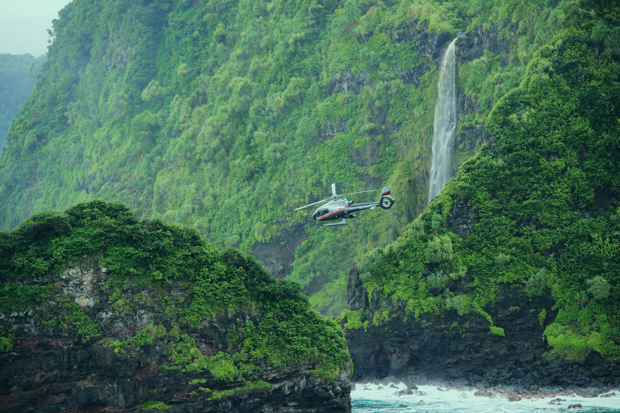 Hana-Regenwald und Jurassic Rock per Helikopter