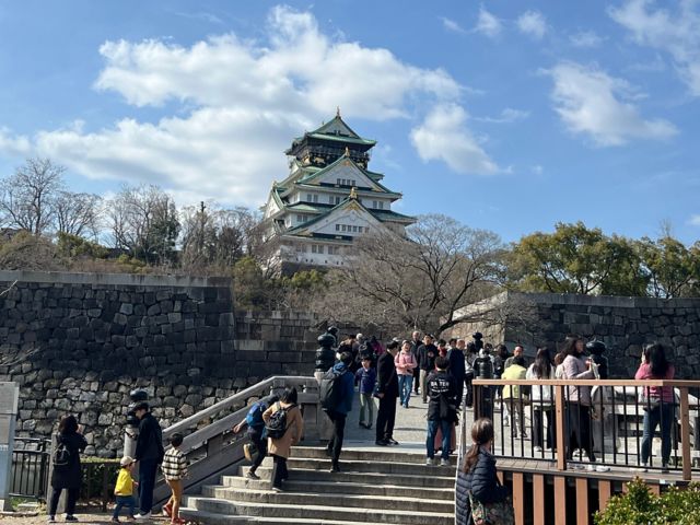 Quirlige Metropole und Osaka Castle mit dem Bike