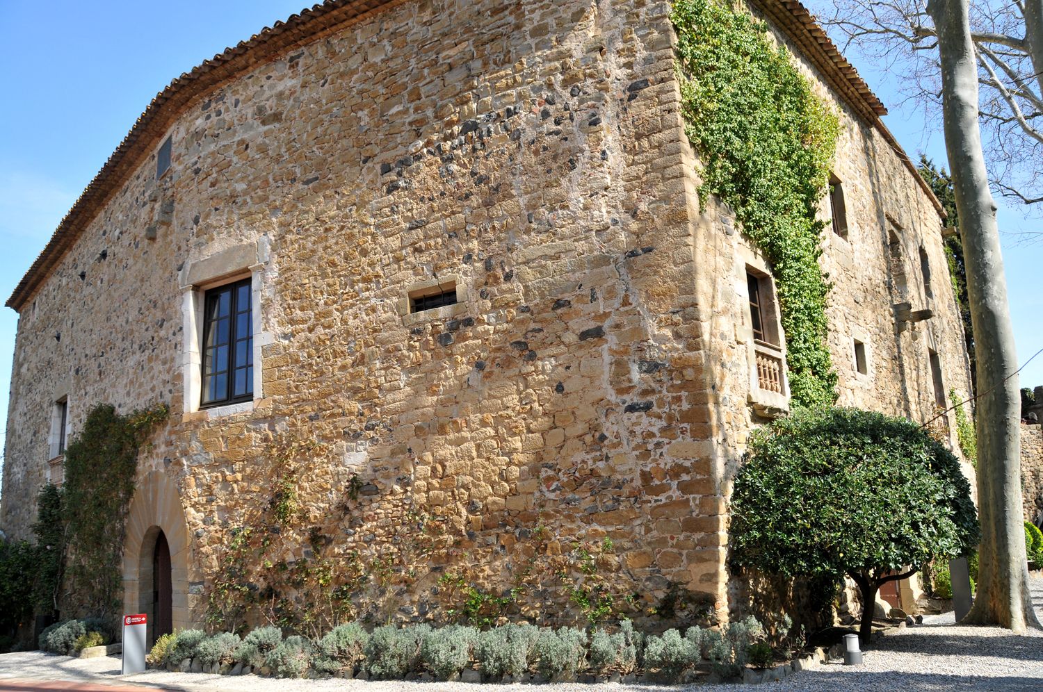 PAL03_PubolCastle_WestFacade_002.jpg