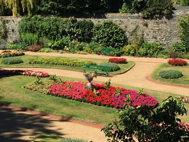 PPO02_TownWalkandCandieGardens_002.JPG
