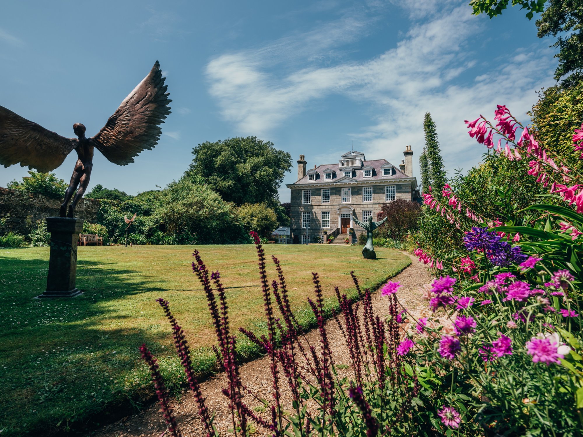 Traditionelles Guernsey im historischen Bus