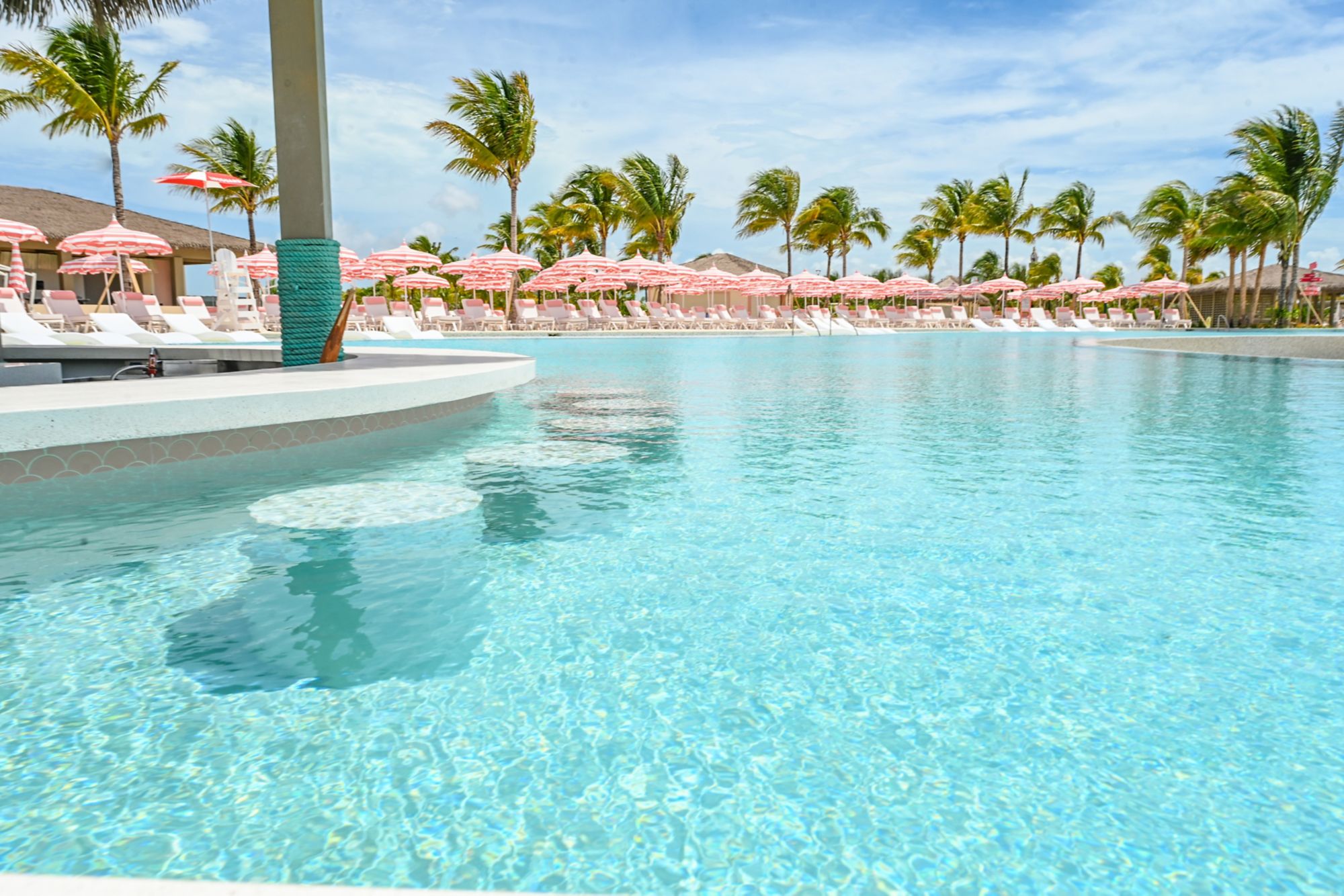 PearlCoveInfinityPool_SWIMUPBAROPPOSITELOUNGERS3.jpg