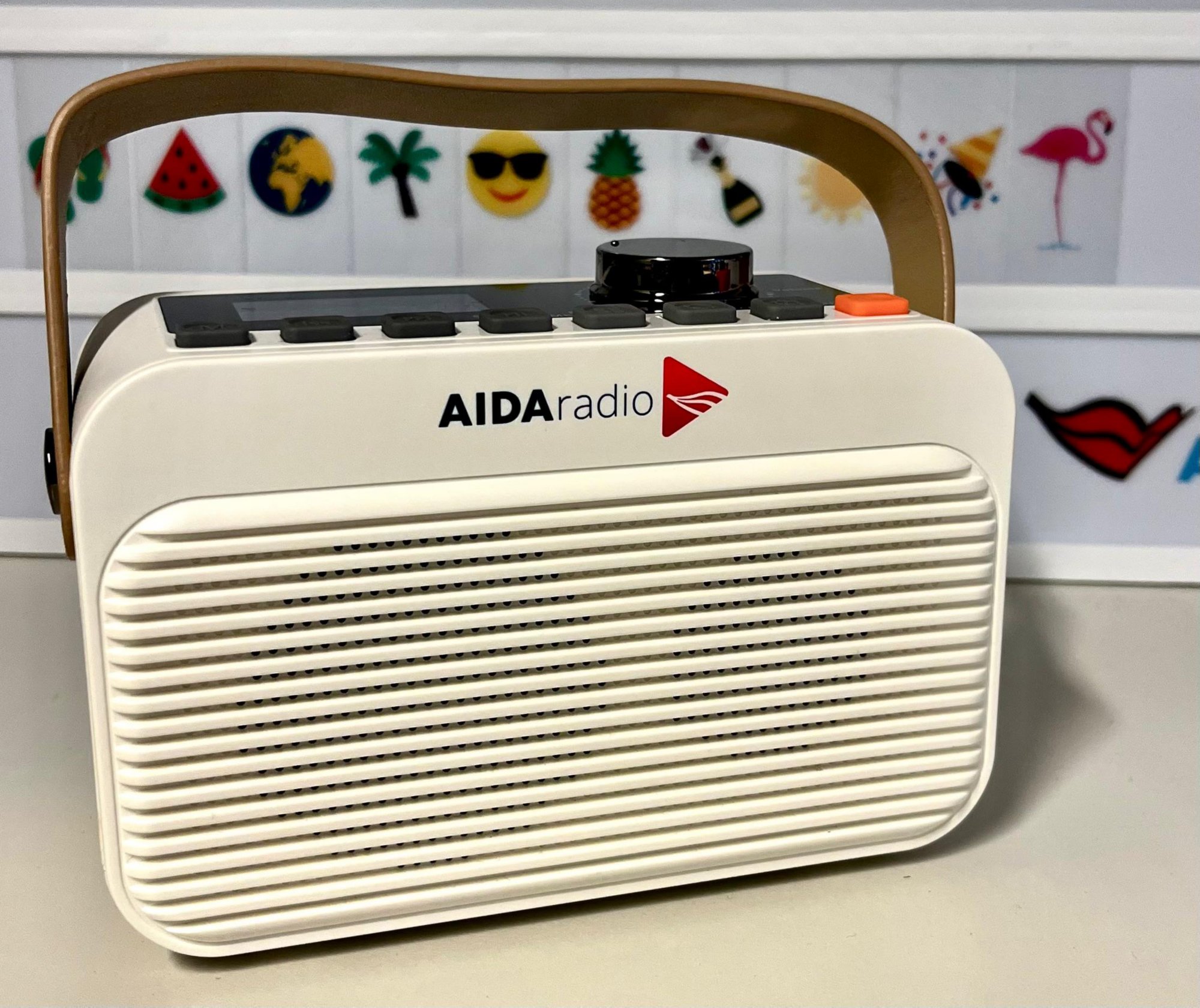 AIDAradio Plattenkoffer Gewinnspiel Gewinn: ein AIDAradio DAB+ Radio