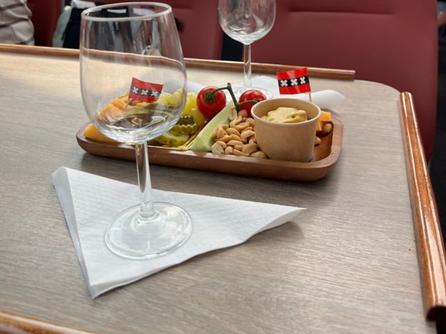 RDD10_Kaese-Wein-Gedeck_PE_2025_hoch_003.jpg