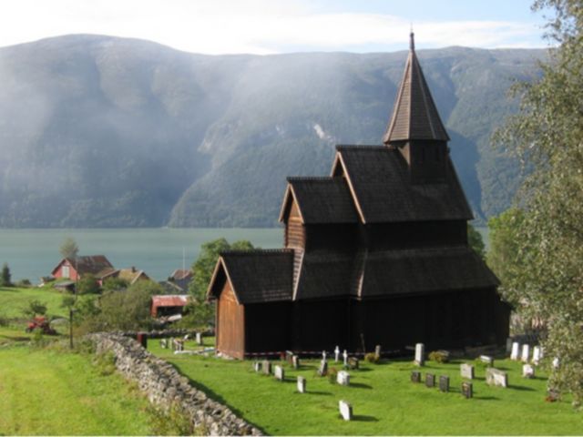 Stabkirche Urnes & traditionelle Schiffsbaukunst
