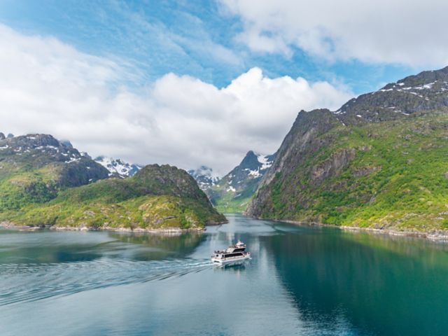 Trollfjord - Atemberaubendes Naturschauspiel im sommerlichen Sortland