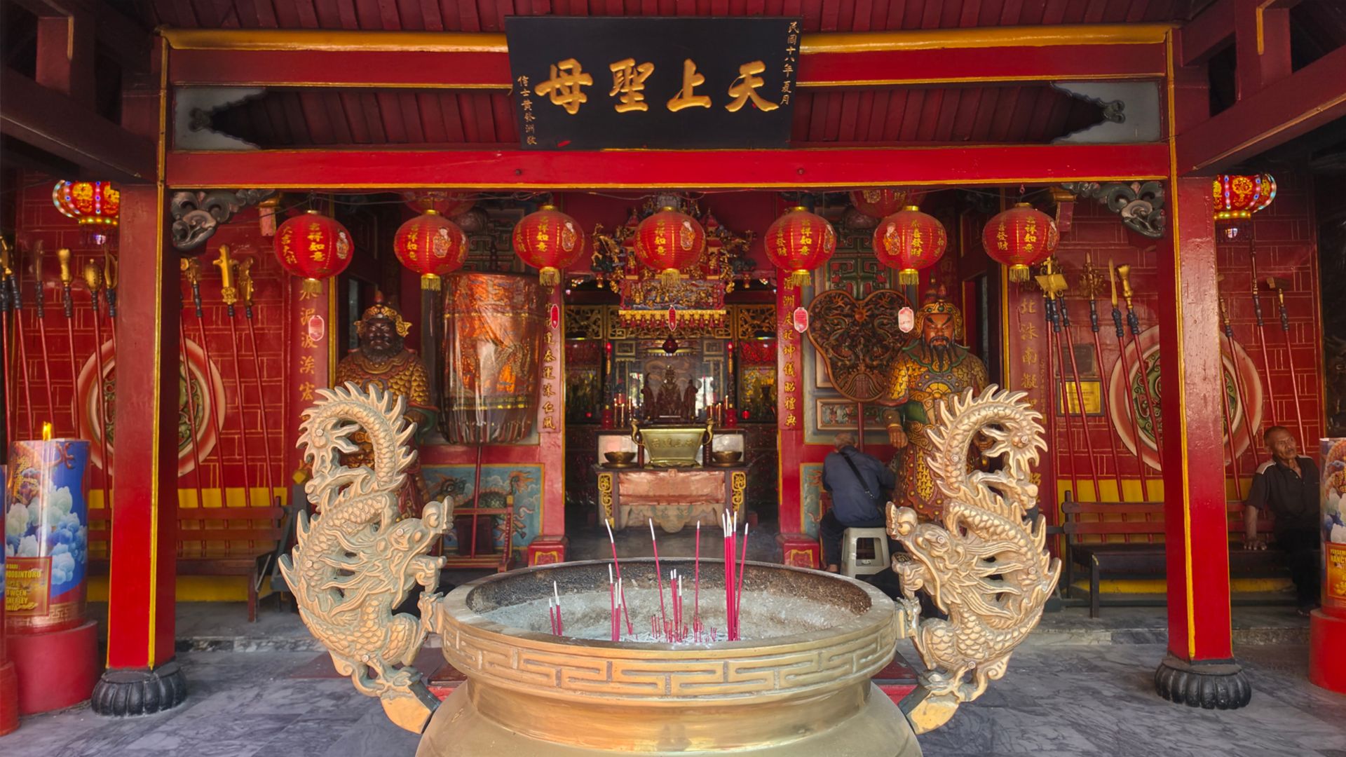 SUB08_EntranceofBoenBioTempleinSurabaya_006.jpg