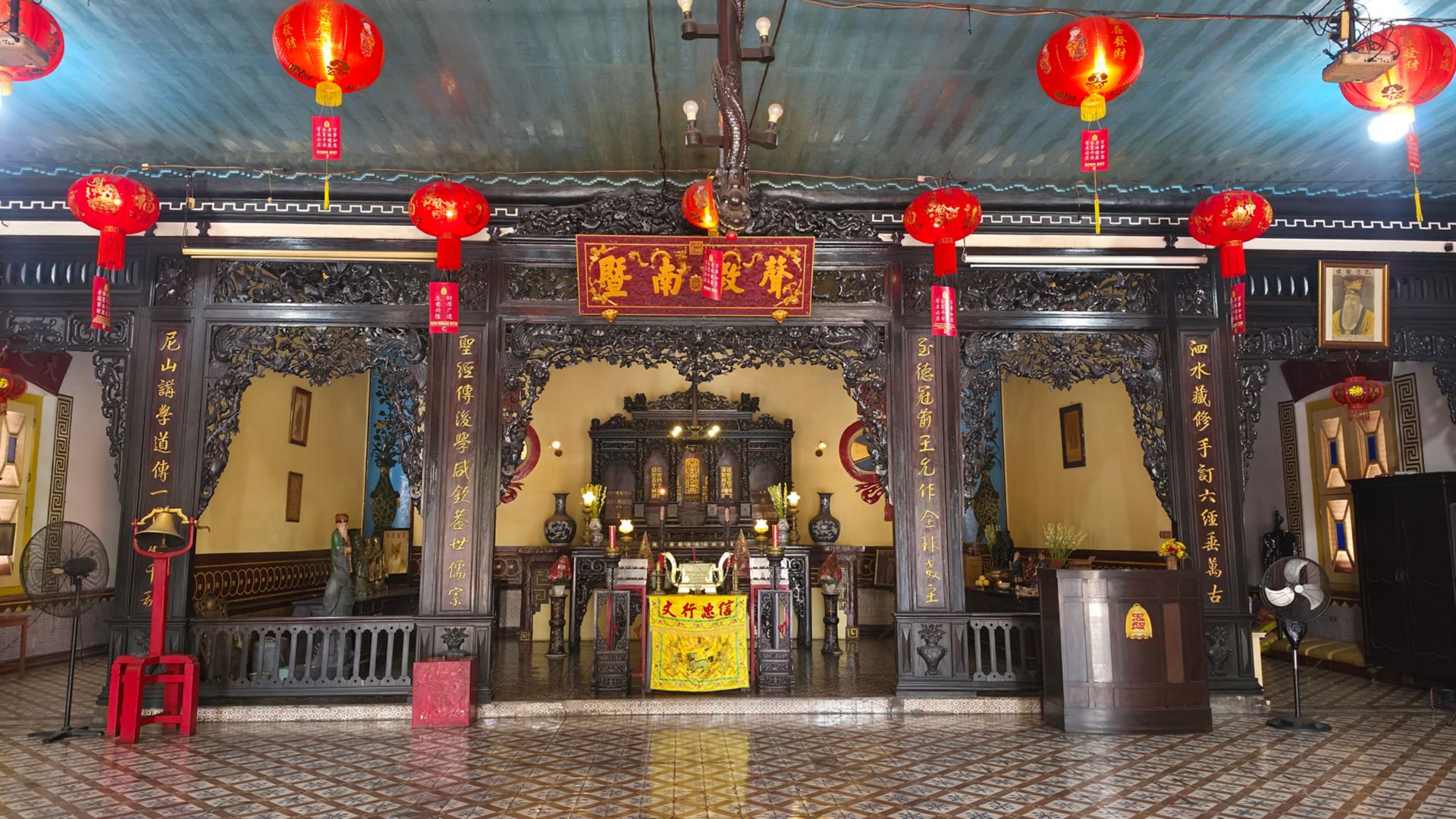 SUB08_InteriorofBoenBioTempleSurabaya_007.jpg