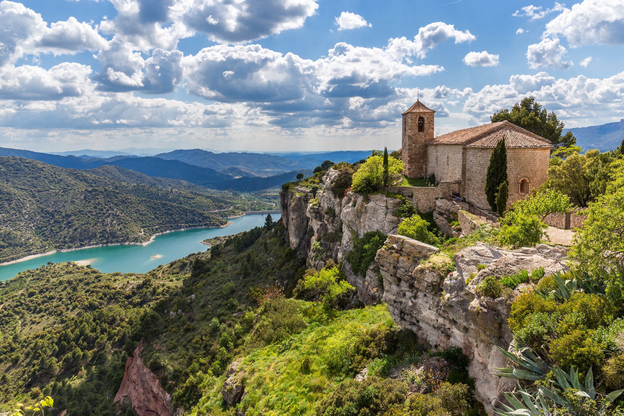Blick über Berge in Tarragona