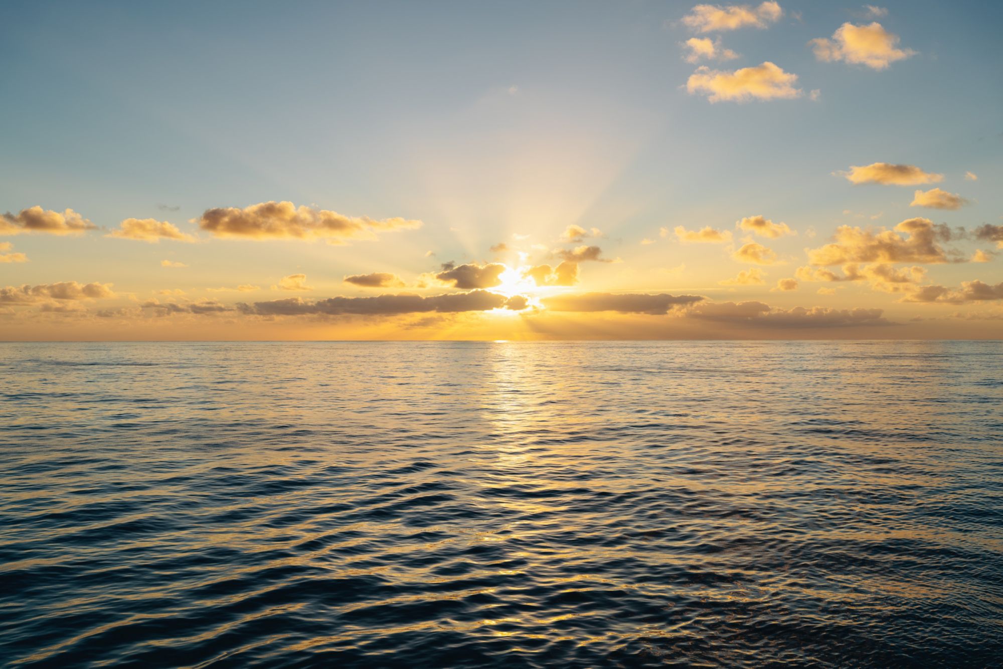 Sonnenaufgang über dem Meer