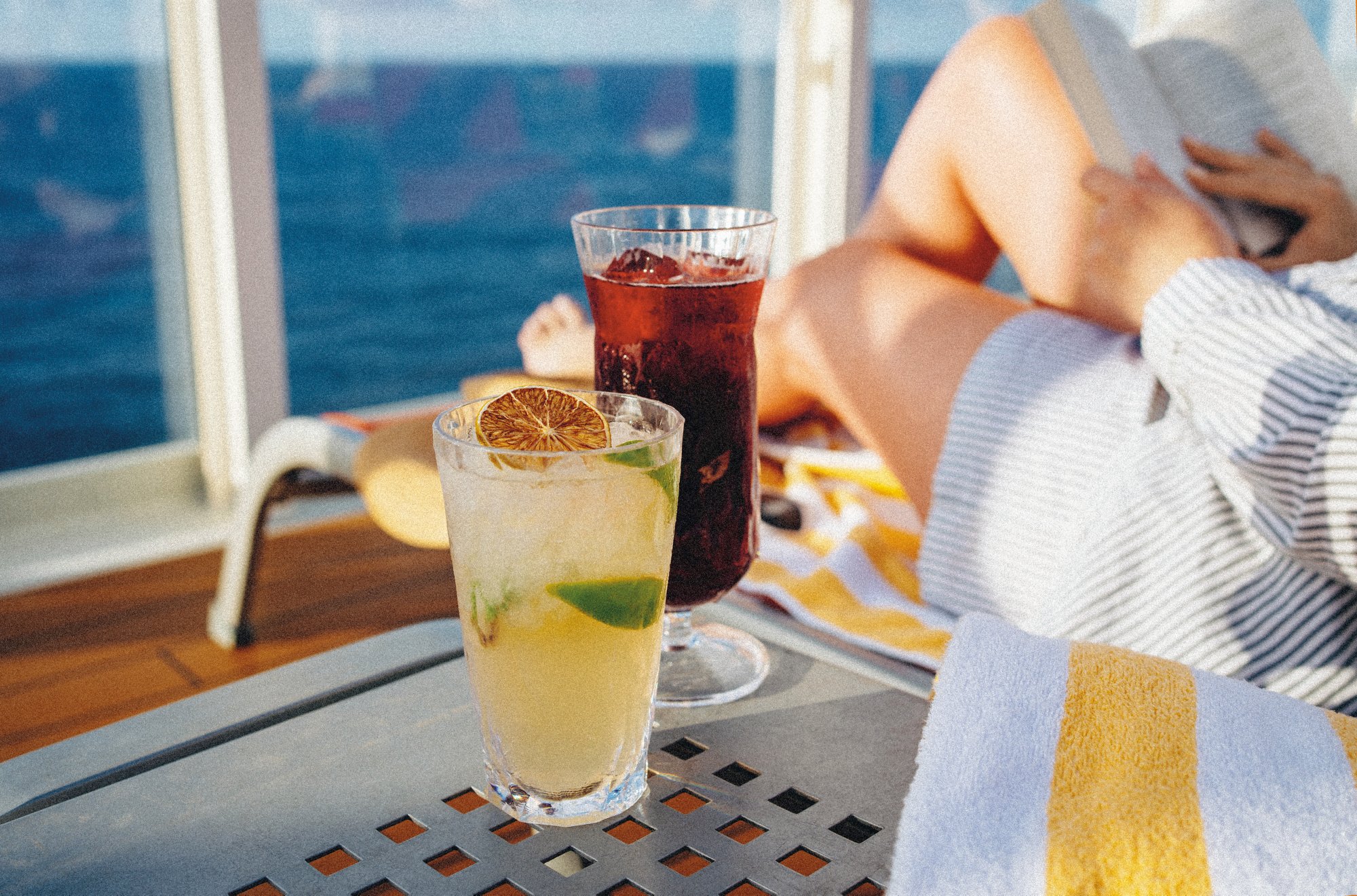 Cocktails auf dem Deck