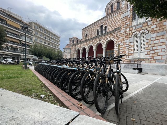 Die Akropolis von Volos mit dem E-Bike